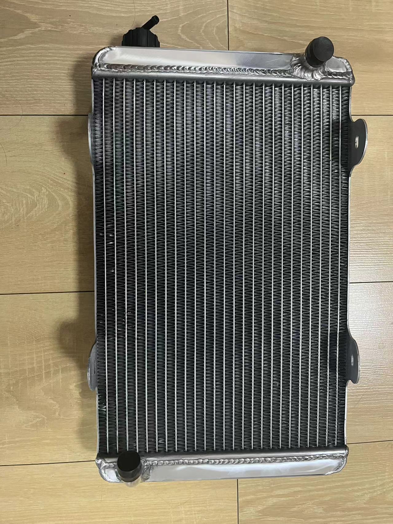 Hava ilə soyudulmuş radiator